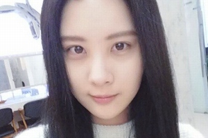 少女時代のソヒョンが、すっぴんで撮ったセルフショットを公開した。