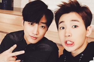 SUPER JUNIOR-MのヘンリーがB1A4ジニョンとのツーショット写真を公開した。