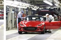 新型「マツダ ロードスター」の量産第一号車（日本仕様車）