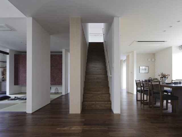 間取りを改善することで、新たな収納スペースが生まれるだけでなく、主婦が家事のために歩く距離が年間で約73kmも短縮されていたことが分かった。働く主婦にも優しい社会が今、広がりつつある。