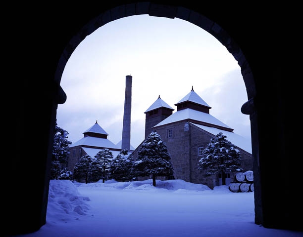 NHK連続テレビ小説「マッサン」こと竹鶴政孝氏が創業したニッカウヰスキー「余市蒸溜所」。日本でもっとも人気のある工場見学施設でもある