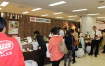 外食向け食品卸の久世＜２７０８＞（ＪＱＳ）は、３月１０日（火）、１１日（水）の２日間「メニューを磨く」というテーマで恒例の展示会「ＦＯＯＤ　ＳＥＲＶＩＣＥ　ＳＯＬＵＴＩＯＮ　２０１５」を開催した。