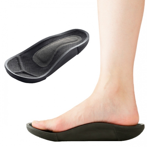 メイダイは、累計売上数60,000足以上というサンダル『勝野式 アーチケアサンダル』をリニューアルし、『勝野式 バランスウォーカー』として復刻した。