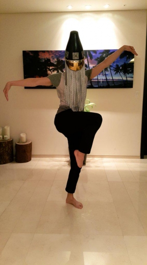 JYJのジュンスが鶴足拳法のポーズを披露した。写真:ジュンスのツイッターより JYJのジュンスが鶴足拳法のポーズを披露した。写真:ジュンスのツイッターより