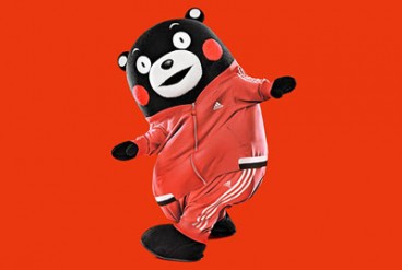 「くまモン×アディダス」の真っ赤なジャージが限定販売