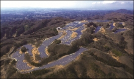 サニーソーラー福島中央発電所全景(JFEエンジニアリングの発表資料より) サニーソーラー福島中央発電所全景(JFEエンジニアリングの発表資料より)