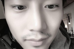 2PMのテギョンが無精ひげショットを公開した。写真：テギョンのツイッター