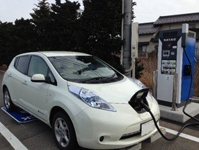 日本庭園 由志園に設置された急速充電器（日本ユニシスの発表資料より）