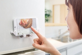 スマートフォンを冷蔵庫やキャビネットにピタッと貼り付けることができるマグネットホルダー『iPhone 6/6 Plus/スマホマグネットホルダー（冷蔵庫・キャビネット設置・汎用タイプ） 100-MR109シリーズ』