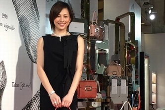 セレブ御用達靴＆バッグ「ロジェ ヴィヴィエ」の回顧展開催　オープニングに米倉涼子さん登場