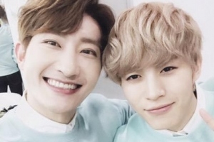 SUPER JUNIOR-Mのチョウミが、自身のツイッターにてVIXXのホンビンとの
キュートなツーショットを公開した。写真：チョウミのツイッター