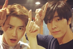 SUPER JUNIORのドンヘがEXOスホとのツーショット写真を公開した。