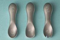 くまのプーさん／北陸の伝統産業　高岡のアルミ製アイスクリームスプーン（電通の発表資料より）