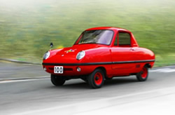走行中の「ダットサン・ベビイ」（日産の発表資料より）