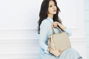 女優ユン・ウネが春のグラビア撮影に臨み、オフショットが公開された。