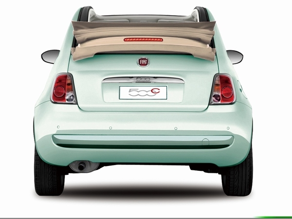 Fiat 500/500C Mentorzata （FCAジャパンの発表資料より）