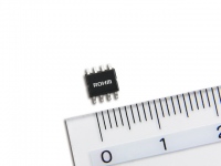 ローム株式会社が発表した、世界初となるSiC-MOSFET駆動用のAC-DCコンバータ制御IC「BD7682FJ-LB」。AC-DCコンバータシステムの劇的な省電力化、小型化に貢献する。