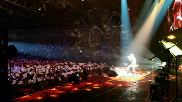 CNBLUEのチョン・ヨンファが、タイ・バンコクでのソロコンサート「JUNG YONG HWA 1st CONCERT One Fine Day」を終えて、感謝と感動の気持ちを綴った。写真:ヨンファのツイッター CNBLUEのチョン・ヨンファが、タイ・バンコクでのソロコンサート「JUNG YONG HWA 1st CONCERT One Fine Day」を終えて、感謝と感動の気持ちを綴った。写真:ヨンファのツイッター