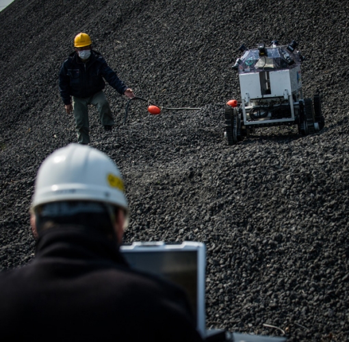 トピー工業（豊橋市）でのAVM技術搭載ROVの実験風景 （写真提供：日産自動車）