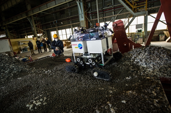 トピー工業（豊橋市）でのAVM技術搭載ROVの実験風景 （写真提供：日産自動車）