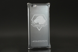 METAL GEAR SOLID V: DD ver. アルミ背面保護パネル付き/ケース本体・アルミパネル：グレー/  ボルト：ステンレス（ギルドデザインの発表資料より）