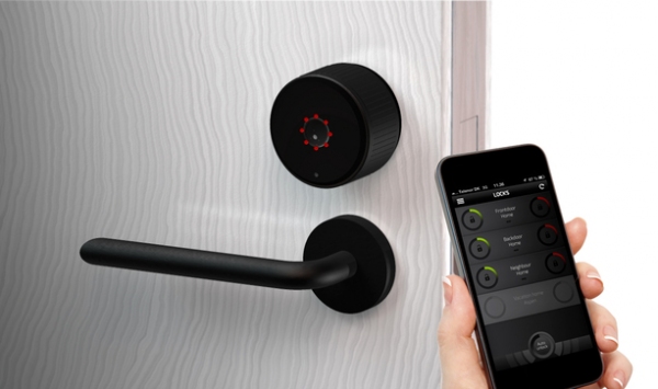 スマートロック製品「danalock(ダナロック)」の利用イメージ（写真：M2モビリティーの発表資料より）