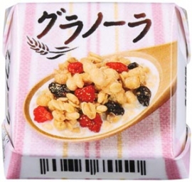 『チロルチョコ〈グラノーラ〉』（チロルチョコ発表資料より）