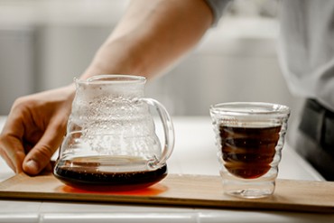 パリ発人気カフェ「クチューム」1杯140円でこだわりコーヒーを提供 - 青山店で1日限定実施