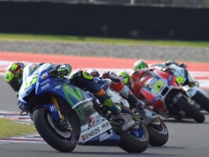 レース前半の熾烈な2番手争い レース前半の熾烈な2番手争い