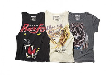 トミー ヒルフィガー デニムからロックなTシャツ＆タンクトップ - 70年代の音楽シーンを表現