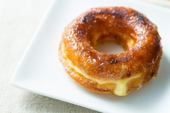 クレームブリュレドーナツ［プレーン］1（SKマネジメント発表資料より）