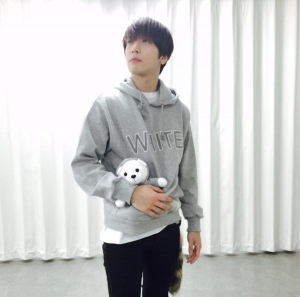 CNBLUEチョン・ヨンファが、アリーナツアー「CNBLUE SPRING LIVE 2015 “WHITE”」の大阪公演を終え、キュートな弟分とともに感謝のメッセージを伝えた。 CNBLUEチョン・ヨンファが、アリーナツアー「CNBLUE SPRING LIVE 2015 “WHITE”」の大阪公演を終え、キュートな弟分とともに感謝のメッセージを伝えた。