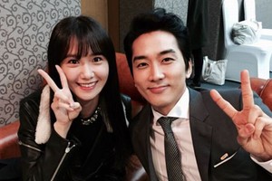 俳優ソン・スンホンと少女時代のユナが租税行政広報の“顔”になった。写真：ソン・スンホンのインスタグラム