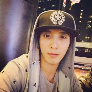 CNBLUEのチョン・ヨンファが、高校時代の同級生たちと楽しいひと時を過ごし、その様子をSNSにて報告した。 CNBLUEのチョン・ヨンファが、高校時代の同級生たちと楽しいひと時を過ごし、その様子をSNSにて報告した。