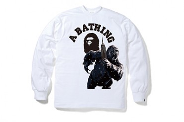 ア ベイシング エイプのNY店オープン10周年を記念したコラボTシャツ&スウェット登場！