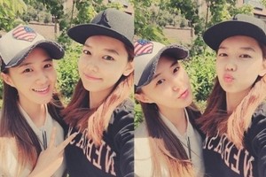 スヨンがユリと2人で撮ったすっぴんのオフショットを公開して注目を集めている。写真：スヨンのインスタグラム