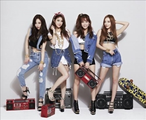 KARAが日本でリリースしたニューシングル『サマー☆ジック』がオリコンランキングで1位を獲得した。