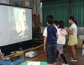 大日本印刷は、ICTを活用し、体験に基づく協働学習が行え、コミュニケーション力・思考力の向上を促すという体験型協働学習システムを開発した(写真:同社発表資料より) 大日本印刷は、ICTを活用し、体験に基づく協働学習が行え、コミュニケーション力・思考力の向上を促すという体験型協働学習システムを開発した(写真:同社発表資料より)