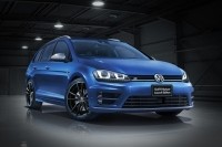 ゴルフのステーションワゴンに加わった最強モデル「R」、写真は特別限定車の「Golf R Variant Launch Edition」で、価格は581.8万円だ