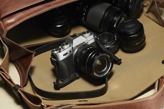 富士フイルムのミラーレスカメラ新製品「FUJIFILM X-T10」（写真：富士フイルム発表資料より）