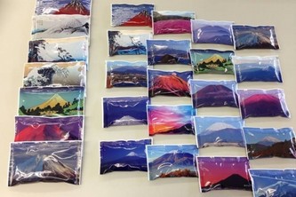 富士山の写真を印刷した保冷材『キャッチクール富士山』（ライ・カンパニー発表資料より）