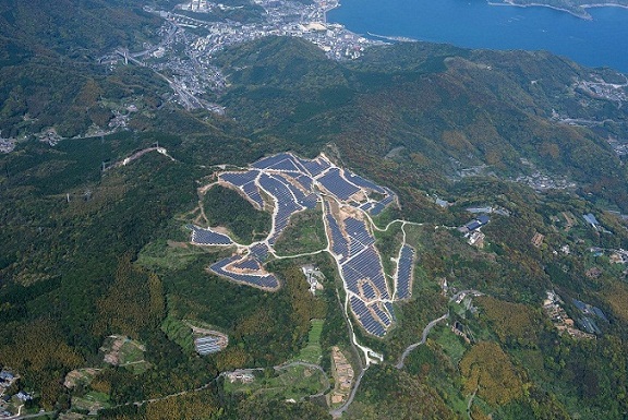 長崎田手原メガソーラー発電所の航空写真（写真：三菱商事発表資料より）