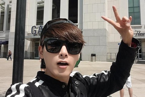 SUPER JUNIORのリョウクが、プライベートで行っていたニューヨーク旅行のショットを公開した。写真：リョウクのツイッター