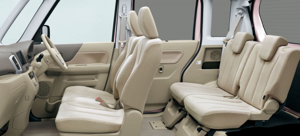 マツダが一部改良して販売する軽自動車フレアワゴン（写真提供：マツダ）