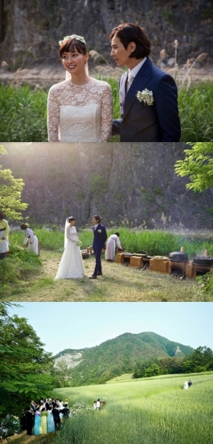 ウォンビン イ ナヨン 映画のような結婚式の写真を公開 財経新聞