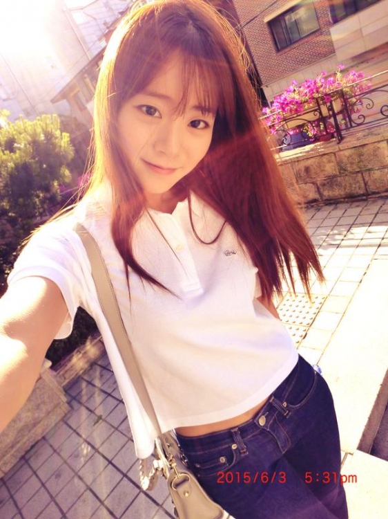 KARAのスンヨンが、自身のツイッターでキュートかつ爽やかなセルフショットを公開した。写真：スンヨンのツイッター