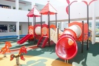 資格を持ちながら保育士として働いていない「潜在保育士」は全国に68万人。理由のひとつが、子供の命を預かる重労働に見合わない「賃金の低さ」だ