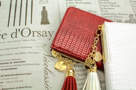 ジップ部分と揺れるチャーム部分にはゴールドを採用(Fantastickの発表資料より) ジップ部分と揺れるチャーム部分にはゴールドを採用(Fantastickの発表資料より)