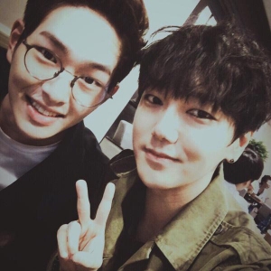 SUPER JUNIORのイェソンとSHINeeのオンユが、微笑ましいツーショットを公開した。写真:イェソンのツイッター SUPER JUNIORのイェソンとSHINeeのオンユが、微笑ましいツーショットを公開した。写真:イェソンのツイッター