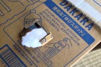 お金を置くとお手手がスルッと出てきて上手に取ります!